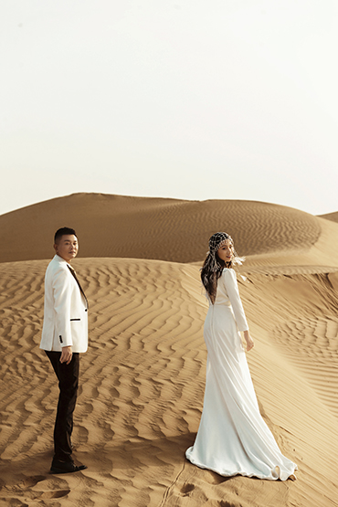 新疆沙漠大气婚纱照旅拍