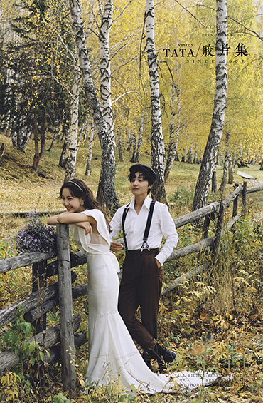 新疆旅拍白桦林胶片婚纱照